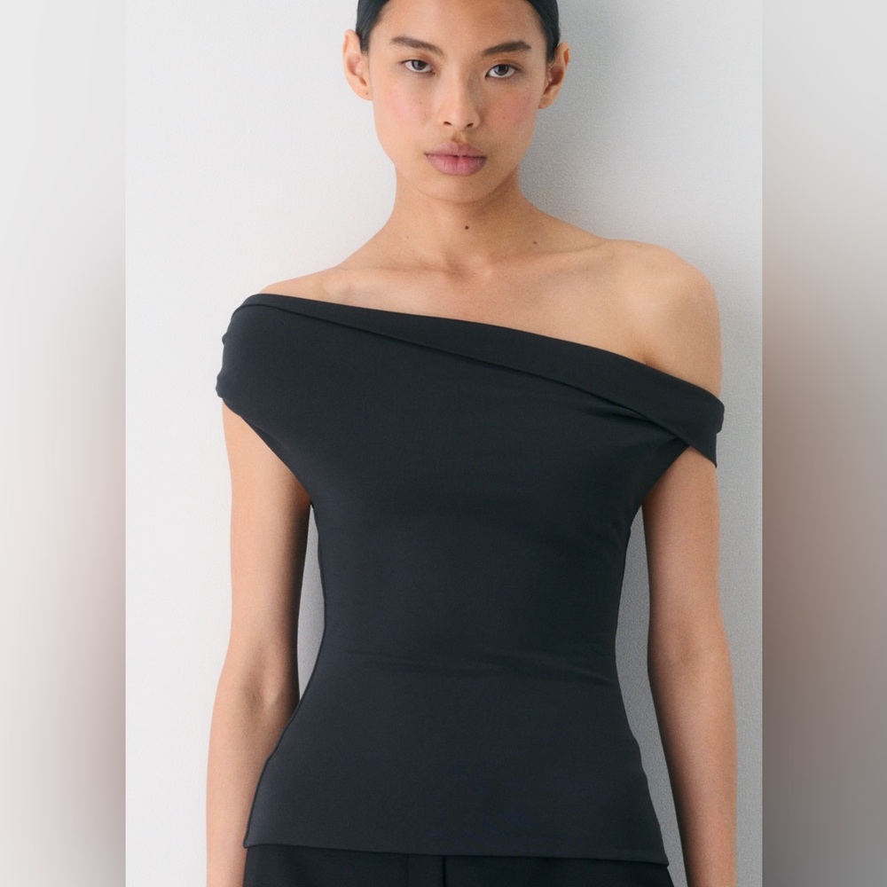 Aritzia Black Contour Ravish Top Medium NEW